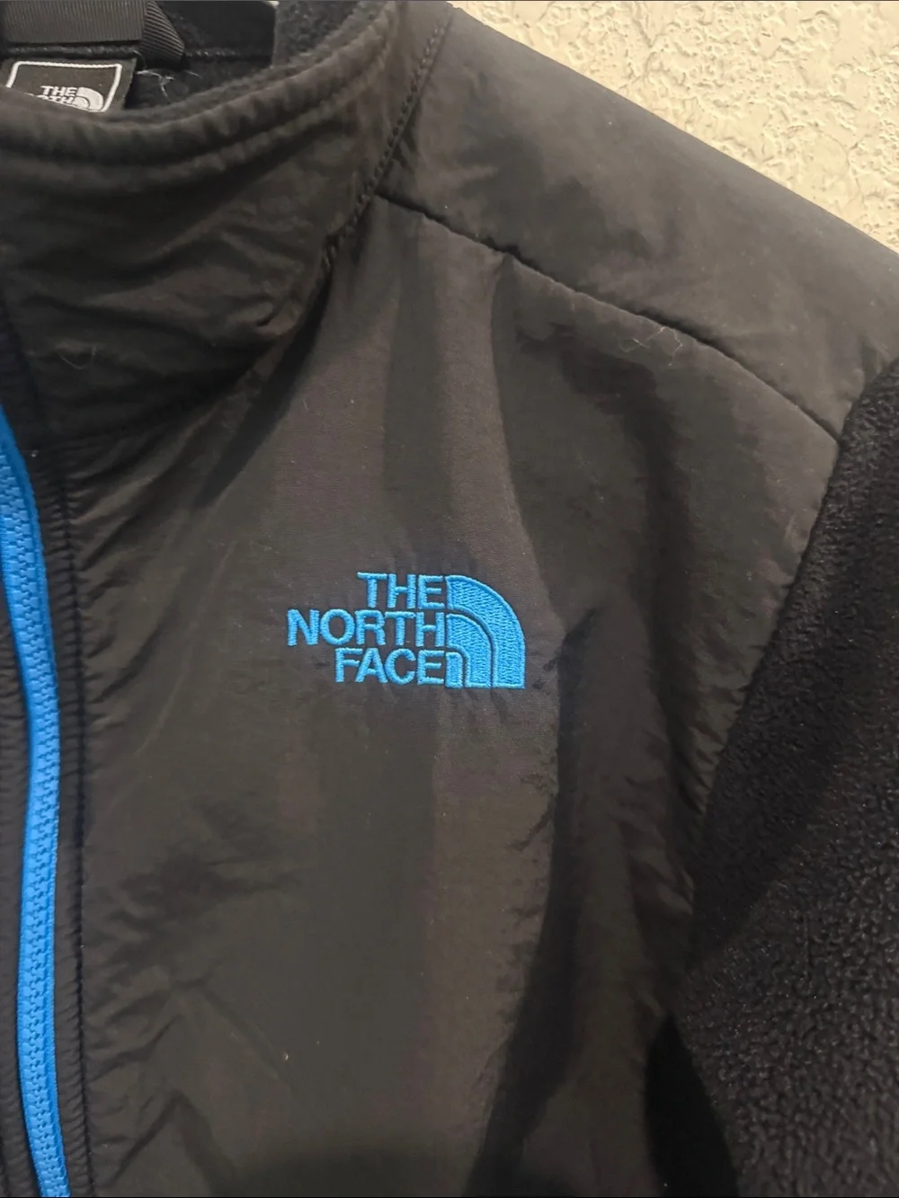 The North Face Black Fleece Jacket with Bright Blue Zipper and Logo L 14/16 - Picture 4 of 10